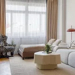 - Wenceslas Square 5 Min - 2 King Beds & Balcony By Gravity *