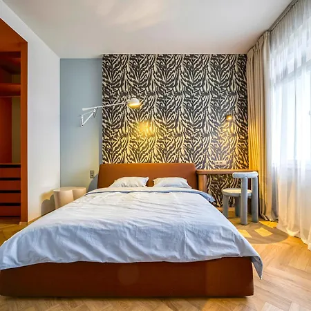 Apartman - Wenceslas Square 5 Min - Ac, 2 Double Beds & Balcony By Gravity *