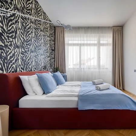 - Wenceslas Square 5 Min - Ac, 2 Double Beds & Balcony By Gravity Prága