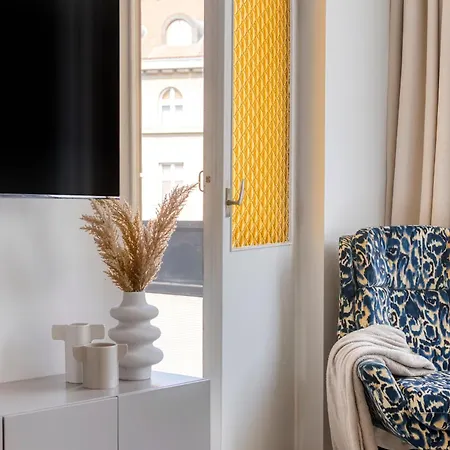 Apartman - Wenceslas Square 5 Min - Ac, 2 Double Beds & Balcony By Gravity *