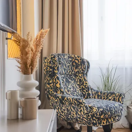 Apartman - Wenceslas Square 5 Min - Ac, 2 Double Beds & Balcony By Gravity Prága