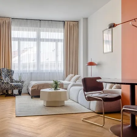 - Wenceslas Square 5 Min - Ac, 2 Double Beds & Balcony By Gravity Apartman Prága