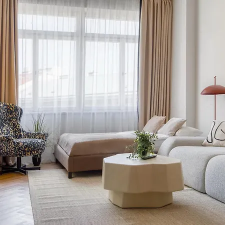 - Wenceslas Square 5 Min - Ac, 2 Double Beds & Balcony By Gravity *