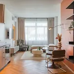 - Wenceslas Square 5 Min - 2 King Beds & Balcony By Gravity شقة *
